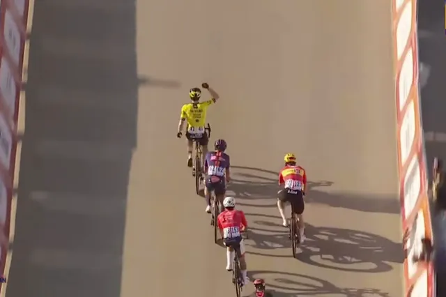 Tour de Omán: Olav Kooij gana sobrado ante un Fernando Gaviria que le hizo de lanzador