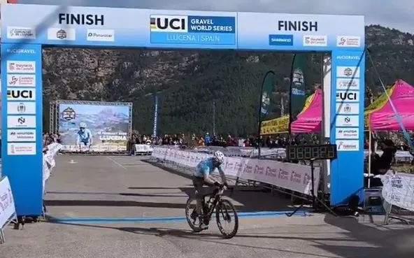 ¡Alejandro Valverde es eterno! 'El Bala' brilla en la Castellón Gravel Race con una victoria en solitario