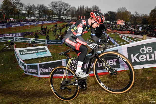 Eli Iserbyt wins X20 Badkamers Trofeee Kortrijk; Michael Vanthourenhout crashes out whilst leading race in final lap