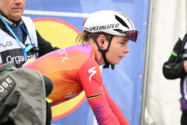 Lorena Wiebes agradece a Kopecky após a segunda vitória de etapa no UAE Tour Women: "Tive apoio suficiente da equipa e a Lotte, mais uma vez, proporcionou um lançamento perfeito"