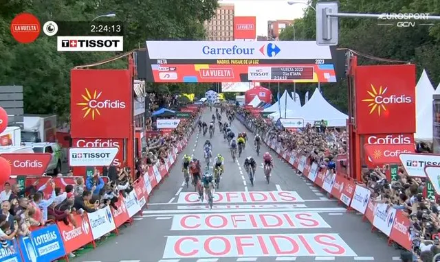 VIDEO: Kaden Groves takes the win in one of the most dramatic and thrilling Grand Tour finales ever seen