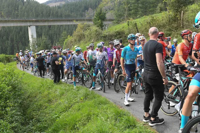 O Team Manager da EF Education- Easypost ataca a UCI e a ASO: " É irritante ver como esses gatos gordos, que lucram dezenas de milhões à custa dos outros, atiram as culpas dos problemas de segurança no ciclismo para os ciclistas"