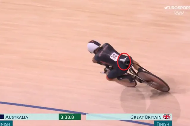 VIDEO: Ethan Hayter escapes a disaster as he slides off his saddle in the final of Track Pursuit at the Olympic Games