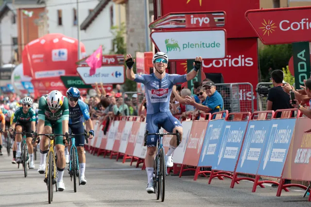 Surprise at the Vuelta! Kaden Groves beats Wout van Aert in unexpected sprint finish to stage 14