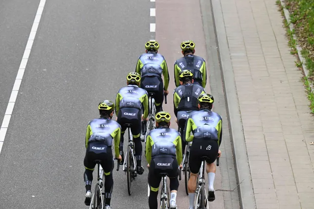 Jelte Krijnsen vence a Druivenkoers - Overijse 2024 à frente de Matis Louvel e Jenthe Biermans