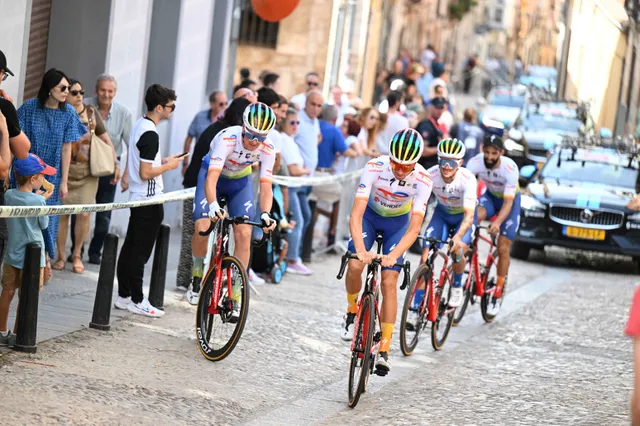 O DD da TotalEnergies critica o sistema de classificações e de prémios da UCI: "Isso retira toda a beleza ao ciclismo"