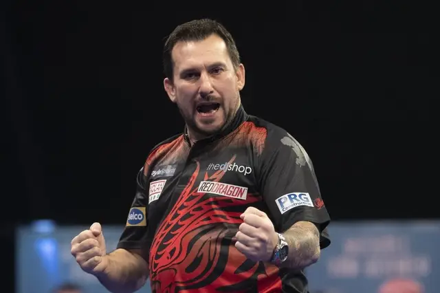 Clayton defies flawless doubling display from Wright to claim draw on Premier League debut