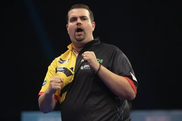 Clemens sets up Wright clash after seeing off compatriot Kurz in thriller