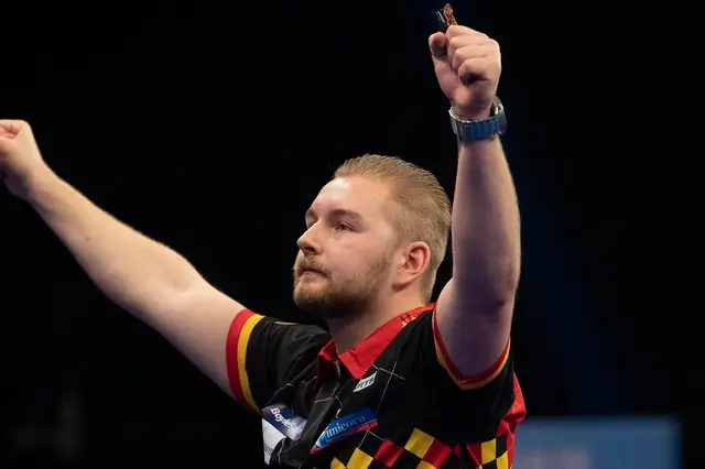 Van den Bergh hits 105 average in superb straight sets victory over Lim