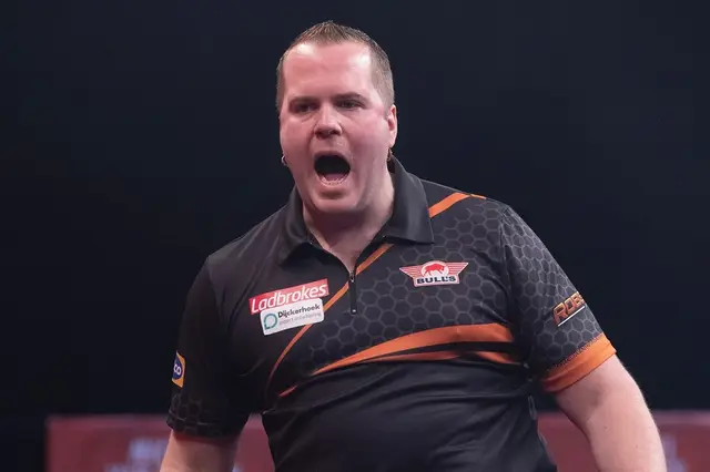 Van Duijvenbode dumps out Cross in sudden death decider