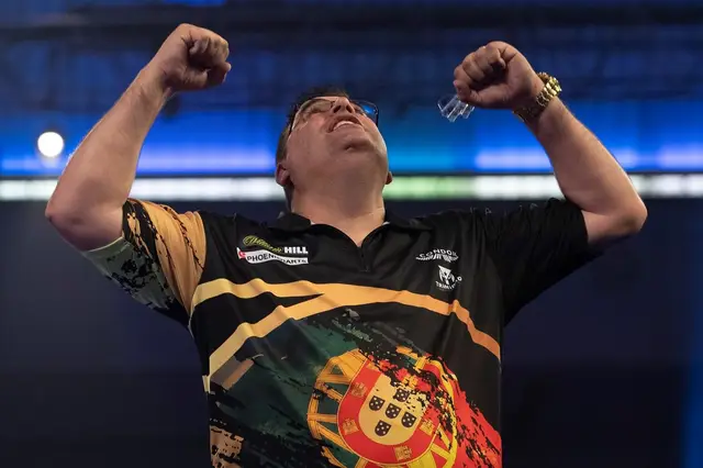 Debutant De Sousa shares the spoils with Cross to begin Premier League Darts campaign