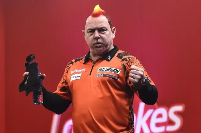 Relentless Wright survives Chisnall comeback to set up Clayton clash at the Masters
