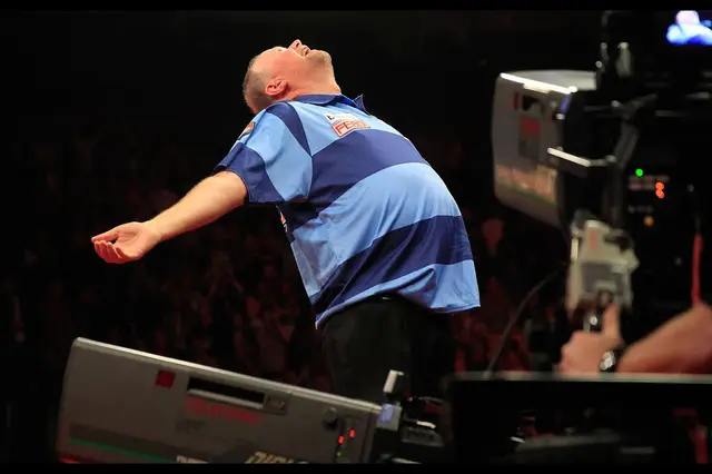 THROWBACK VIDEO: Van Barneveld topples Van Gerwen to claim Premier League glory in 2014 final