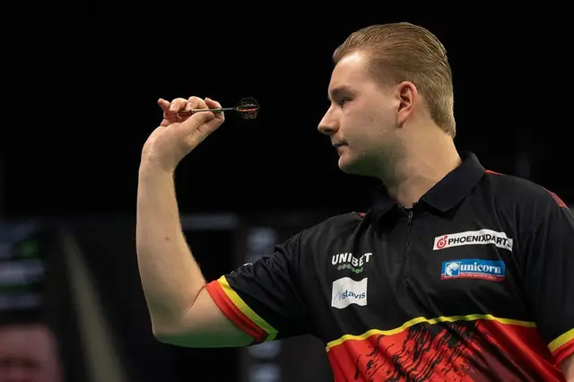 Van den Bergh produces brilliant fightback to claim first Premier League win over Aspinall