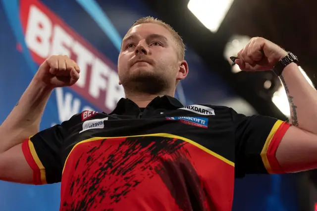 Van den Bergh on meaning of walk-on dance: "It's just a bit of relaxation"
