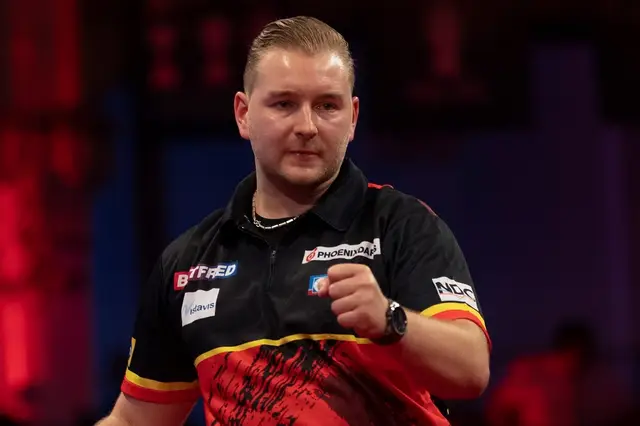 Defending champion Van den Bergh recovers to reach back-to-back World Matchplay finals