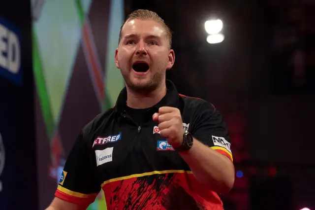 Van den Bergh survives Engström scare, Clayton through in whitewash against home hero Springborg Poulsen