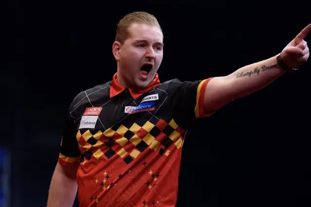 Van den Bergh reveals issues with panic attacks: "At one point I even thought I had heart problems"