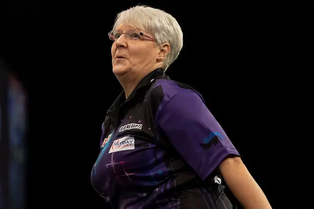 Ashton seals PDC Women's Series hat-trick with deciding leg win over Sherrock in Event Four final