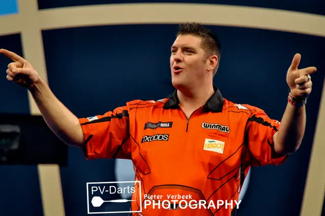 Gurney edges out Evans in high quality clash at PDC World Darts Championship