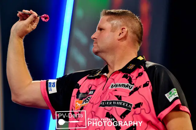 Edgar picks Scott Mitchell for World Seniors Darts Championship glory: “He is a cut above the rest”