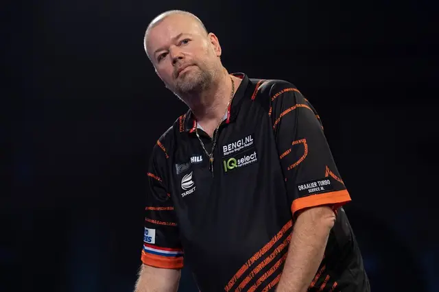 Playing qualification tournaments is humiliating for Van Barneveld: "Of course I feel that way, like I'm back to square one"