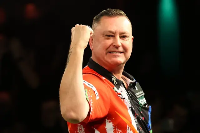 Painter powers past Baxter as Harbour sails through at the World Seniors Darts Championship