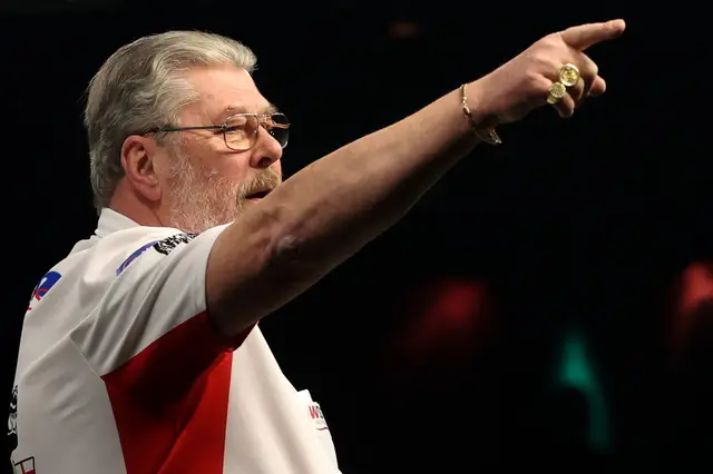 Adams edges out Howson in five sets to move into last eight in Circus Tavern