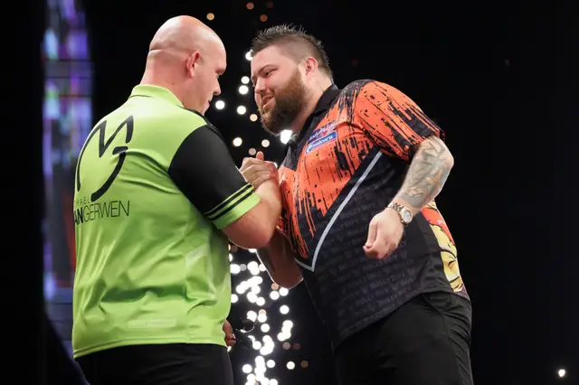 Smith narrowly survives Van Gerwen comeback, set to face Clayton in opening Premier League Darts London semi-final
