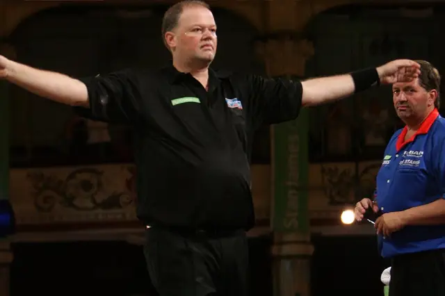 THROWBACK VIDEO: Raymond van Barneveld hits nine-dart finish during 2010 World Matchplay