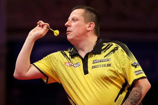 Chisnall sets up repeat of Masters final with Hughes win, Joyce to face top seed Van den Bergh