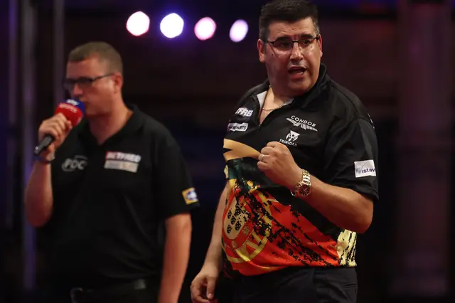 De Sousa delights with superb display to down Clemens at World Matchplay