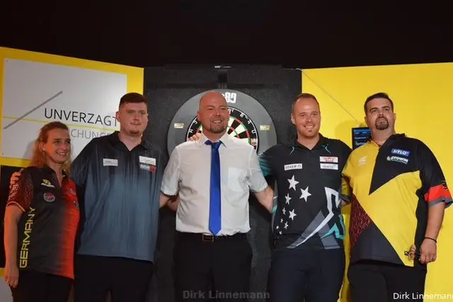 Top German players raise money at charity exhibition