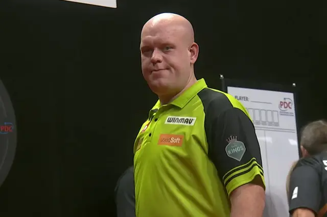 (VIDEO) Van Gerwen annoyed at De Sousa using two double 20's for checkout: "He does it on purpose to try and be Mr Big B******s, he's nothing"