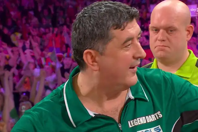 (VIDEO) Karma for Van Gerwen after declining dart at bullseye as Suljovic hits back with breathtaking 161 checkout