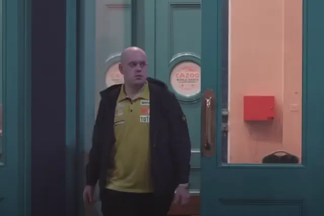 VIDEO: Behind the scenes of dramatic PDC World Darts Championship final between Smith and Van Gerwen