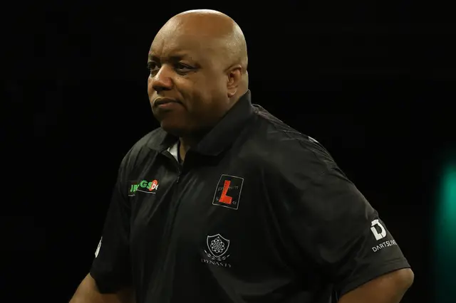 Commentators speechless after remarkable Gates miscount at World Seniors Darts Championship