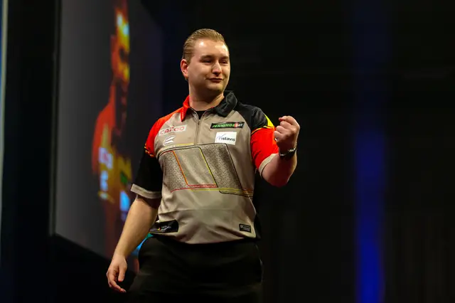 Van den Bergh knocks out Anderson, Schindler battles past Clayton