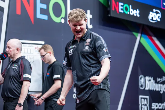 Kevin Doets stars with 110 average against Keane Barry at 2024 World Series of Darts Finals as Jeff Smith also progresses