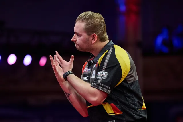 "I've seen Dimitri hurt a few times but not like this" - Inconsolable Van den Bergh leaves media duties to manager Mac Elkin after Flanders Darts Trophy heartbreak