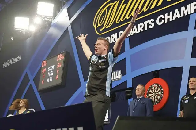 THROWBACK VIDEO: Jerry Hendriks hilarious walk on from 2017 PDC World Championship