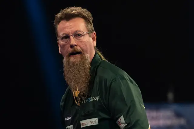 Whitlock smashes defending World Grand Prix champion Van Gerwen in phenomenal victory