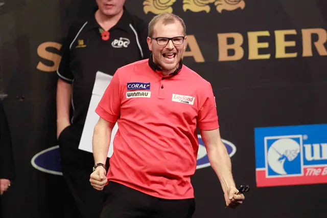 Webster, Thomas and Sherrock through to final group in Online Darts League