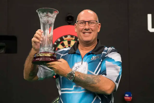 Burness seals Group A in Online Darts League Champions Week