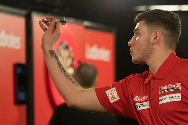 Williams hit 117 average against Burnett, set to face Sherrock in Last 16 at PDC Challenge Tour Five