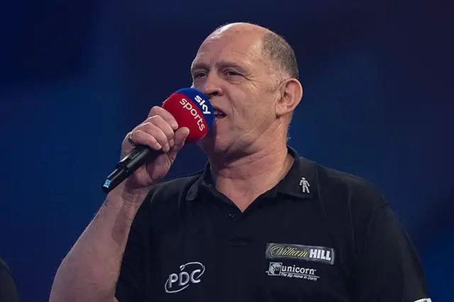 Referee Russ Bray on Premier League incident with Van Gerwen: "I just turned around and said don't make me your excuse to lose"