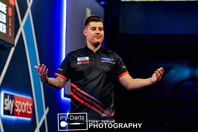 Meikle claims first PDC World Darts Championship win over debutant Schmutzler