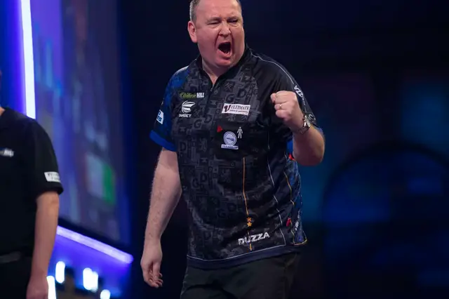 Durrant far from his best but through with straight sets victory over Portela