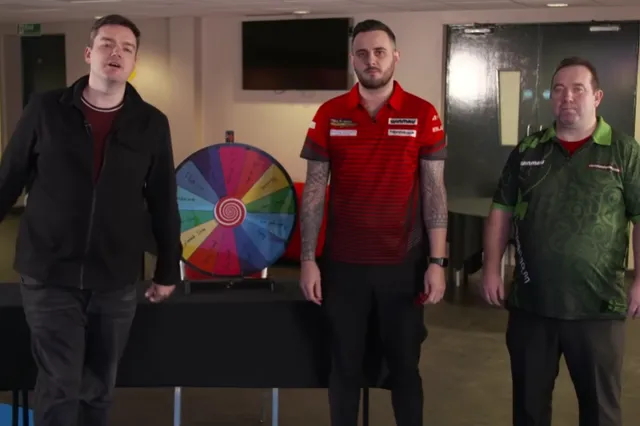 VIDEO: Cullen und Dolan treten in einer Partie "Forfeit Darts" gegeneinander an