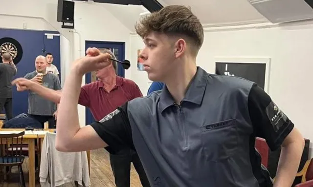 Englischer Darter wirft beim sechzehnten Turnier der PDC Development Tour einen Average von 120 (!)